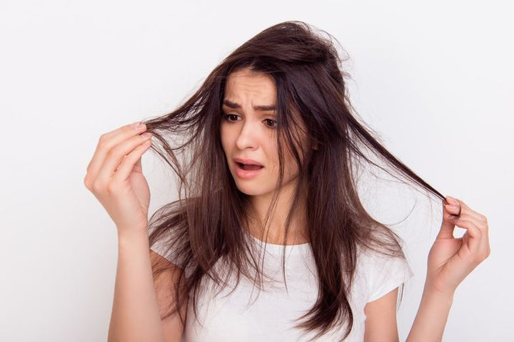 Indossare casco e il cappello molto spesso può essere una causa della caduta dei capelli?