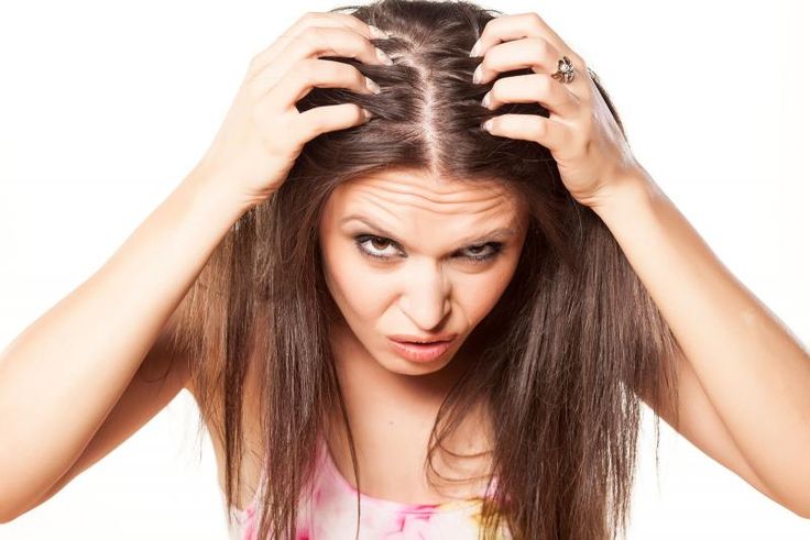 È normale avere prurito al cuoio capelluto?
